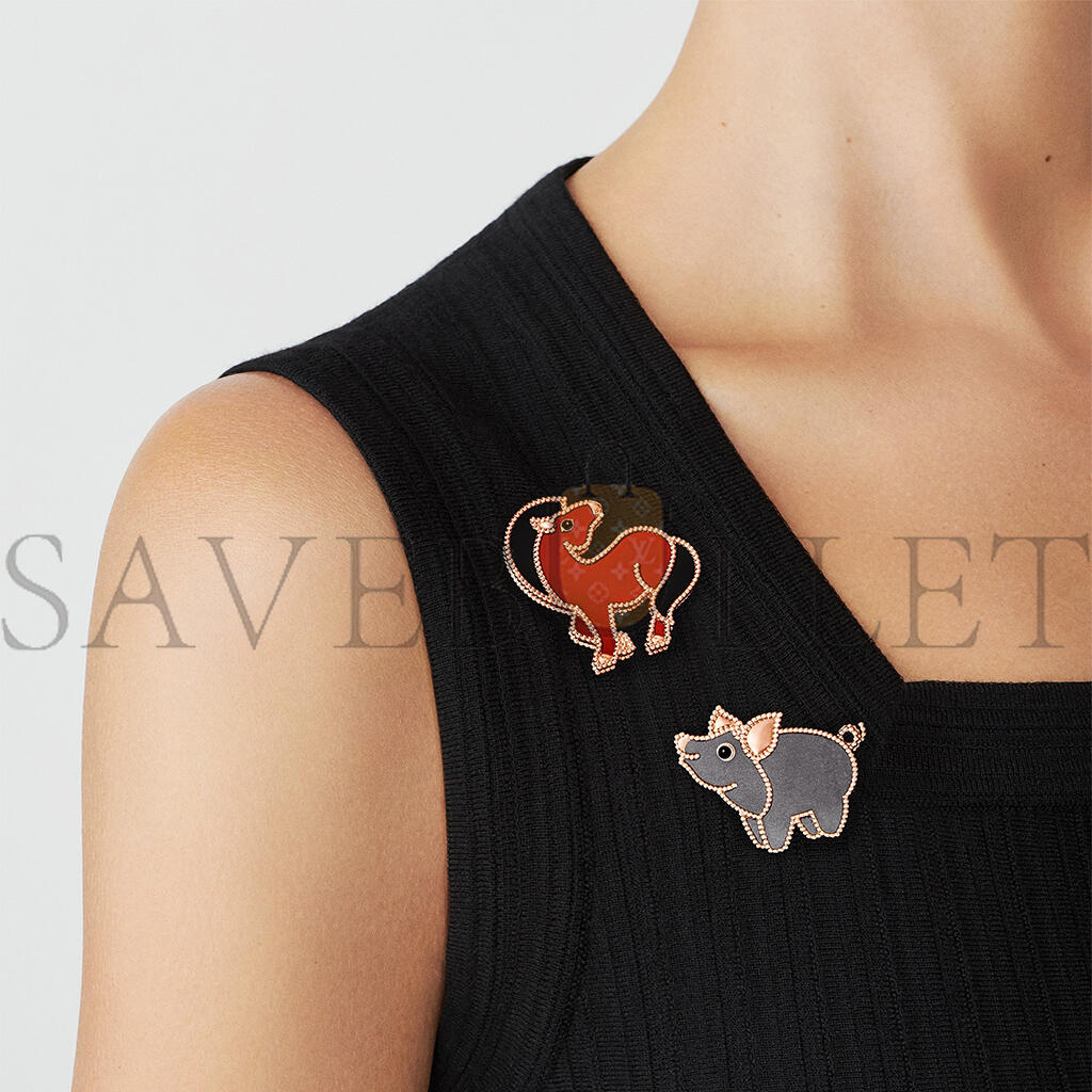 V*n Cl**f arpels lucky animals horse clip - rose gold, carnelian, onyx vcarp5lj00